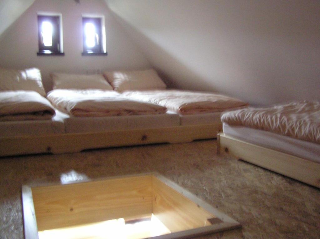 Balada Horska Chata Bedrichov  Bilik gambar