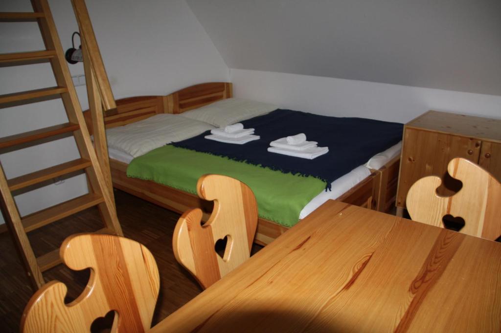 Balada Horska Chata Bedrichov  Bilik gambar